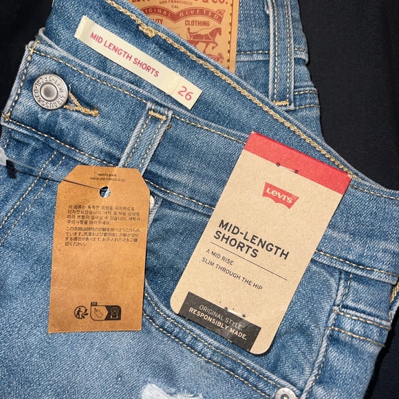 Levi's Blue Denim Mid-Rise Shorts - Picture 3 of 3